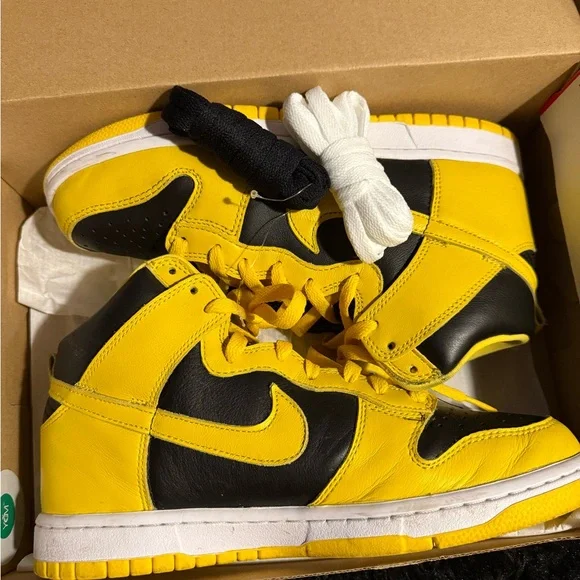 COPY - Nike air dunk Iowa edition size 8.5 men - Picture 4 of 6